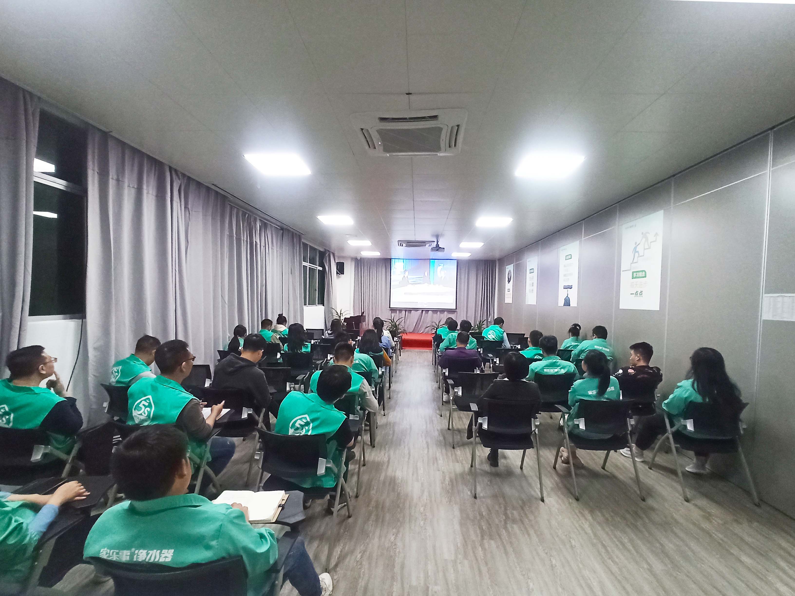 組織員工集體觀看315晚會，這家公司真“奇葩”！